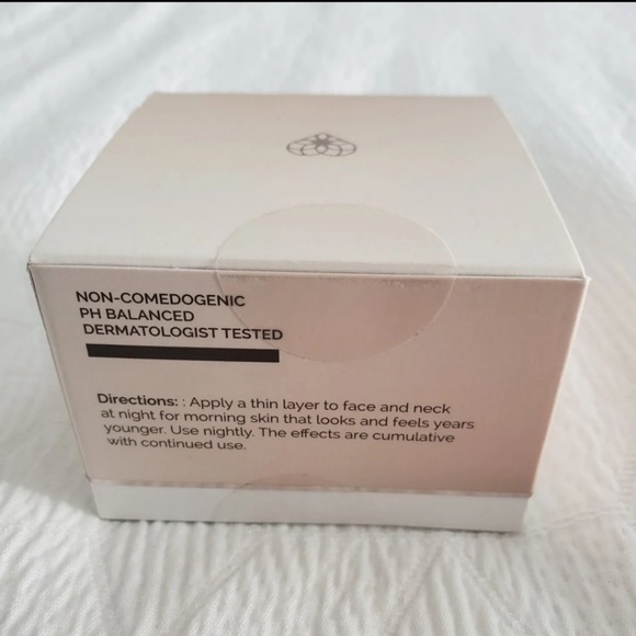 Crepe Erase overnight facial plumping treatment - Picture 4 of 4